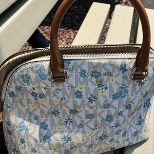 Michael kors pocketbook